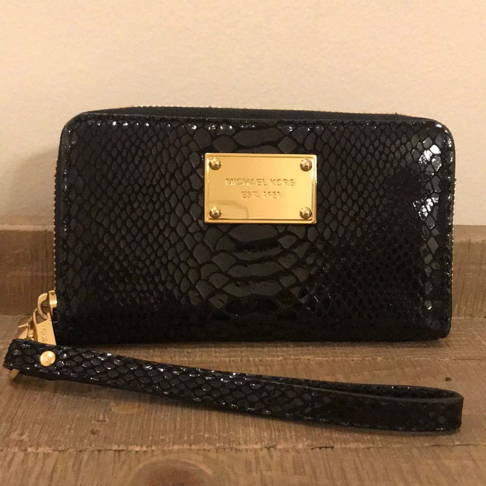 Michael Kors wristlet wallet